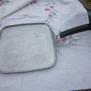 Vtg meyer commercial grade cast aluminum  griddle 11 in stove top griddle